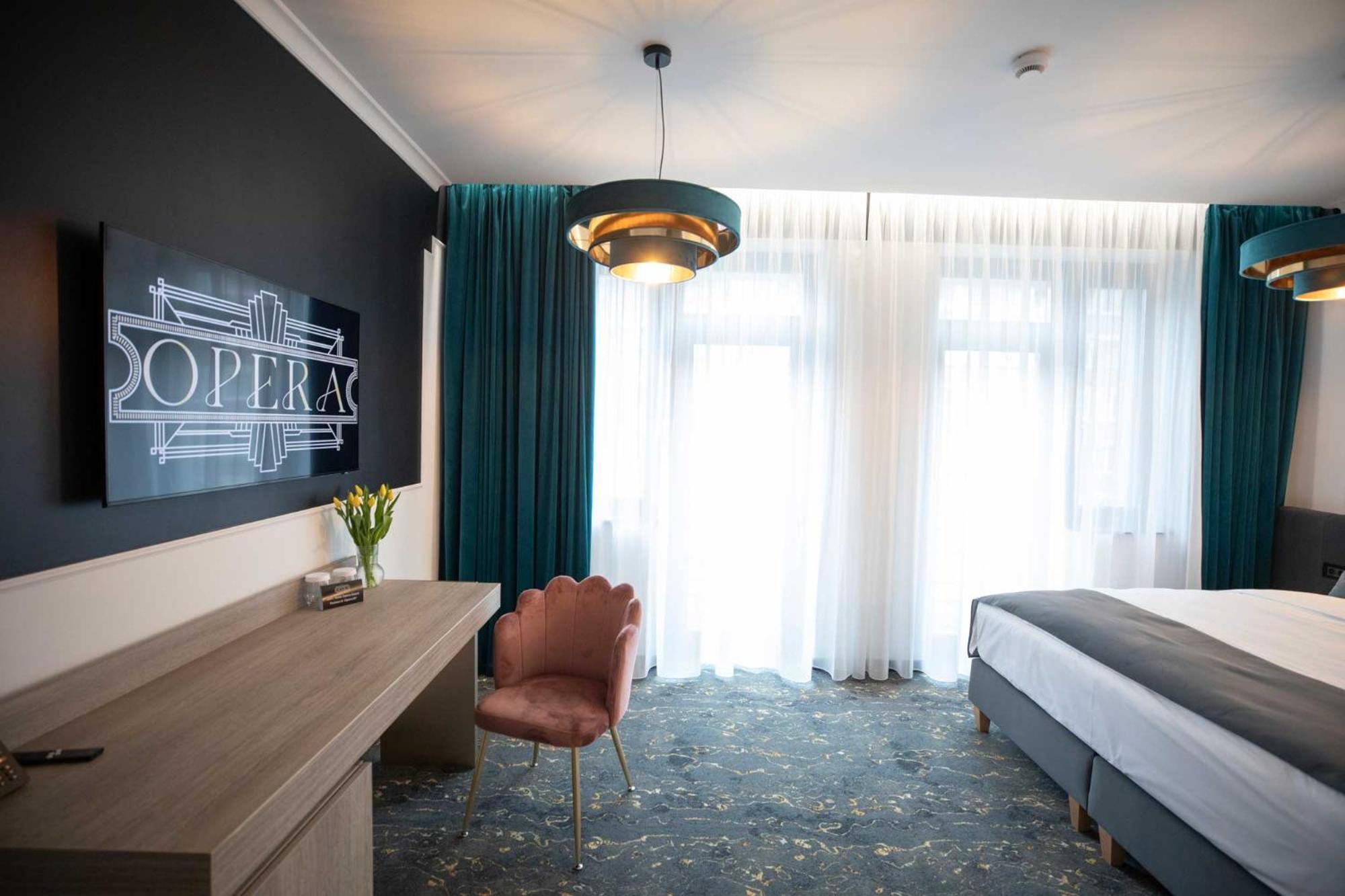 Opera Hotel Timişoara Exteriör bild
